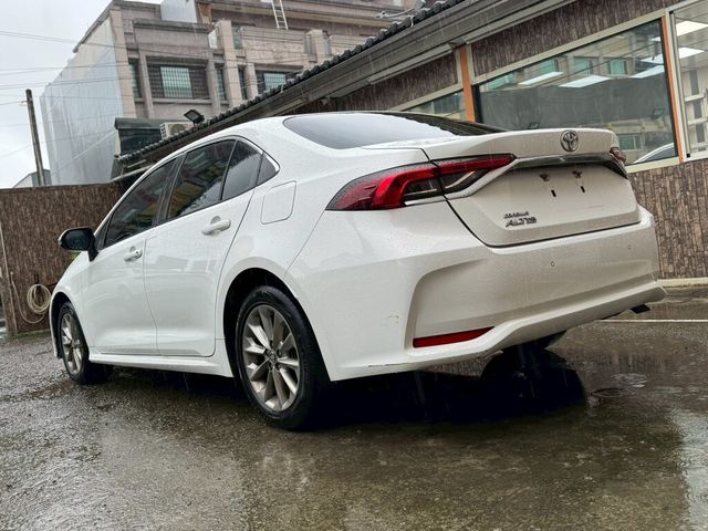TOYOTA豐田 ALTIS  第3張相片