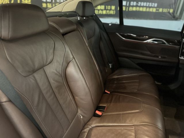 7 SERIES SEDAN  第7張相片