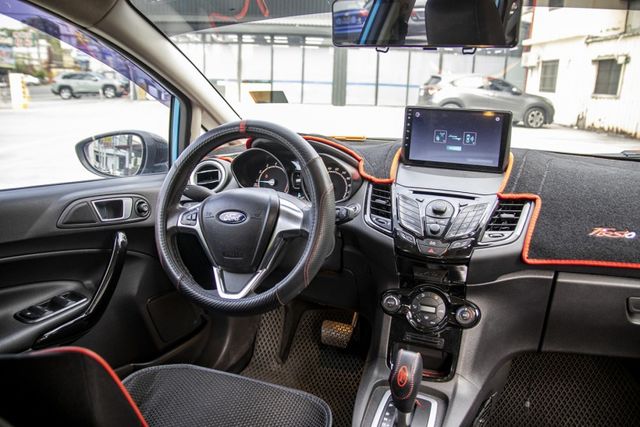 1.0運動版 原版件 加裝APPLE CARPLAY安卓機  第8張相片