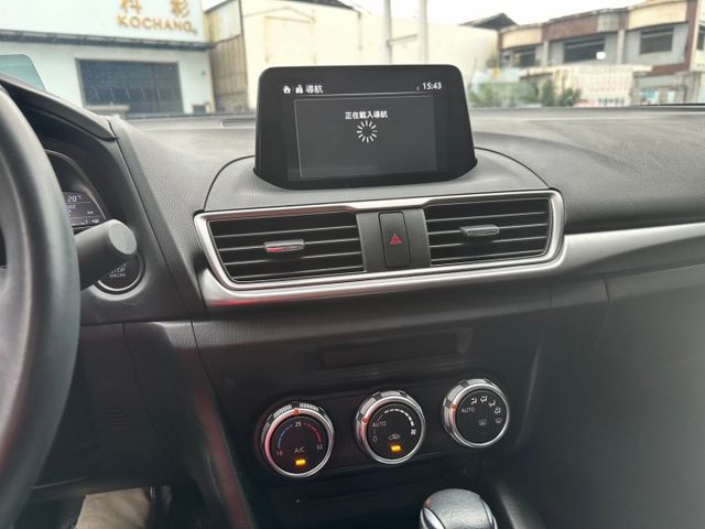 4門尊榮進化型 只跑6.9萬公里 原鈑件→APPLE CARPLAY 抬頭顯示器 免鑰匙  第6張相片