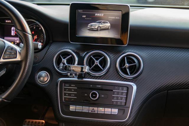 【AMG LINE】2017/12月出廠 換檔撥片 恆溫 電動椅 IKEY 定速 自動停車  第12張相片