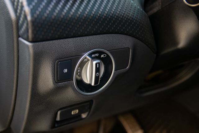 【AMG LINE】2017/12月出廠 換檔撥片 恆溫 電動椅 IKEY 定速 自動停車  第14張相片