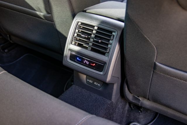 【智能特仕版】一手原鈑件 自動停車 車道偏離警示 車道維持輔助  第10張相片