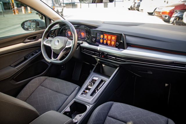 【智能特仕版】一手原鈑件 自動停車 車道偏離警示 車道維持輔助  第11張相片