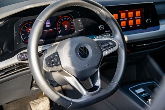 【智能特仕版】一手原鈑件 自動停車 車道偏離警示 車道維持輔助  第12張相片