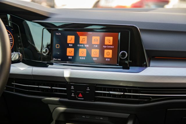 【智能特仕版】一手原鈑件 自動停車 車道偏離警示 車道維持輔助  第13張相片