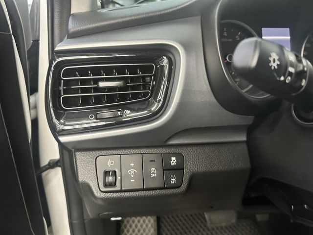 【1.0T智慧油電驚豔版】原鈑件 方向盤加熱 恆溫 中控螢幕 雙前座加熱椅 ACC 定速  第4張相片