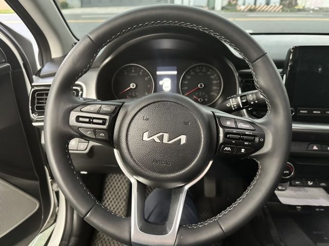 【1.0T智慧油電驚豔版】原鈑件 方向盤加熱 恆溫 中控螢幕 雙前座加熱椅 ACC 定速  第9張相片