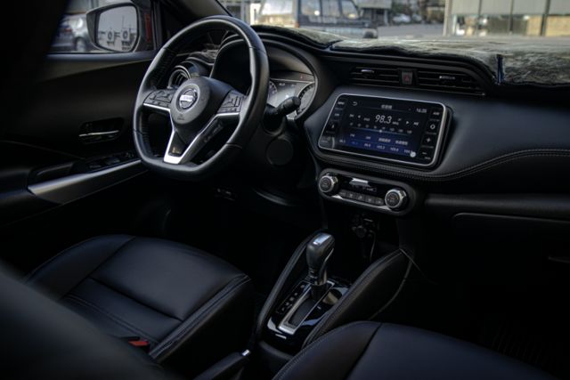 【智行旗艦版】一手原鈑件 僅跑2.7萬公里 7吋數位儀表板 空力套件 盲點偵測  第9張相片