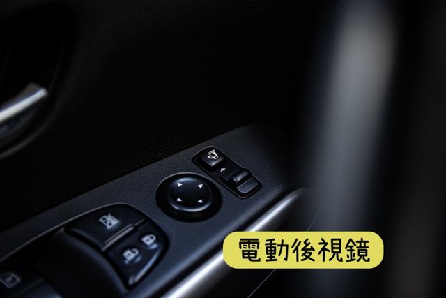 【智行旗艦版】一手原鈑件 僅跑2.7萬公里 7吋數位儀表板 空力套件 盲點偵測  第19張相片