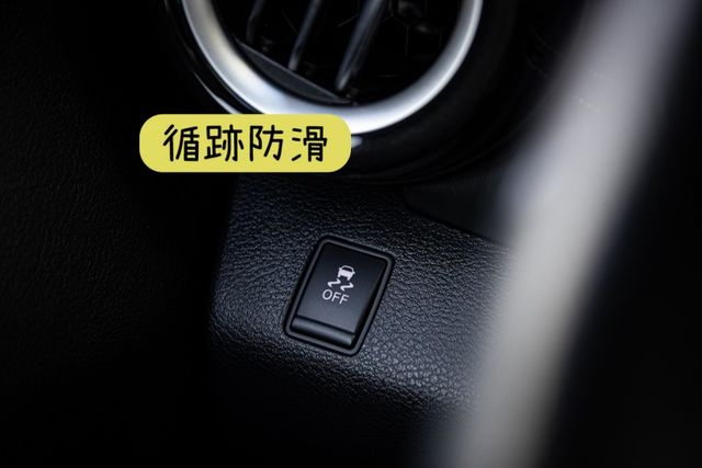 【智行旗艦版】一手原鈑件 僅跑2.7萬公里 7吋數位儀表板 空力套件 盲點偵測  第20張相片