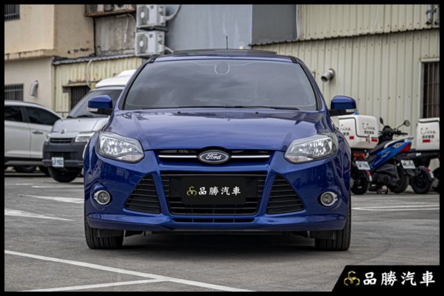 【2.0L 汽油運動版】前後霧燈 LED尾燈 天窗 分區溫控 光感應自動頭燈  第2張相片