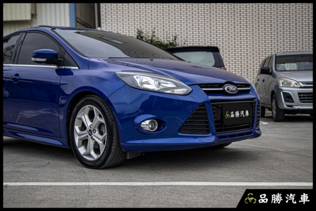 【2.0L 汽油運動版】前後霧燈 LED尾燈 天窗 分區溫控 光感應自動頭燈  第3張相片