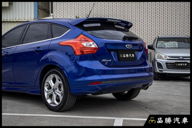 【2.0L 汽油運動版】前後霧燈 LED尾燈 天窗 分區溫控 光感應自動頭燈  第6張相片