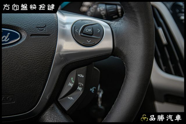 【2.0L 汽油運動版】前後霧燈 LED尾燈 天窗 分區溫控 光感應自動頭燈  第12張相片