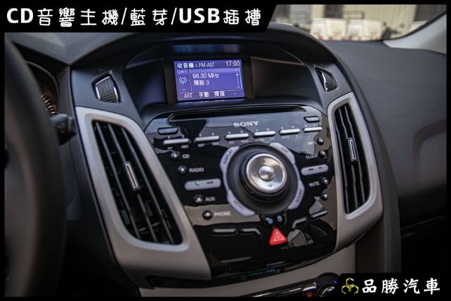 【2.0L 汽油運動版】前後霧燈 LED尾燈 天窗 分區溫控 光感應自動頭燈  第13張相片