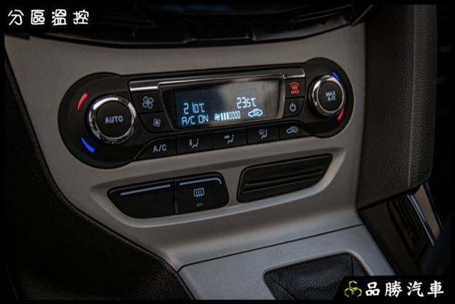 【2.0L 汽油運動版】前後霧燈 LED尾燈 天窗 分區溫控 光感應自動頭燈  第14張相片