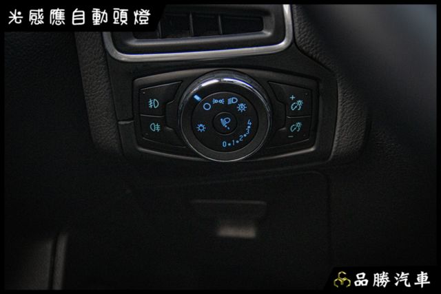 【2.0L 汽油運動版】前後霧燈 LED尾燈 天窗 分區溫控 光感應自動頭燈  第16張相片