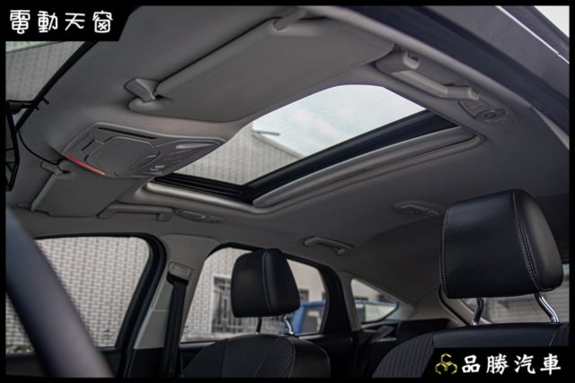 【2.0L 汽油運動版】前後霧燈 LED尾燈 天窗 分區溫控 光感應自動頭燈  第18張相片