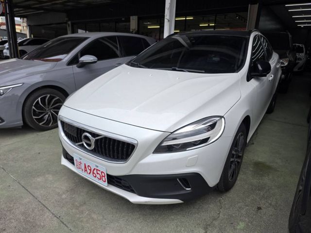 V40 Cross Country T4 一手車原鈑件  第1張相片