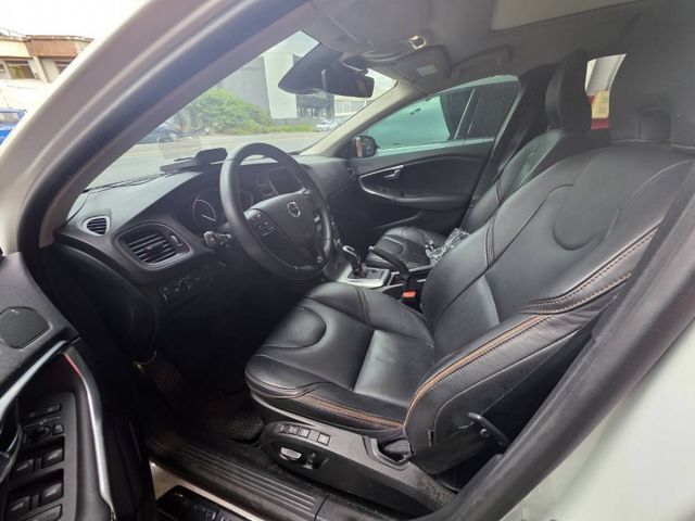 V40 Cross Country T4 一手車原鈑件  第4張相片