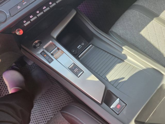 【1.2T Allure】LED日行燈 換檔撥片 分區溫控 中控螢幕 環景 IKEY 定速ACC  第13張相片