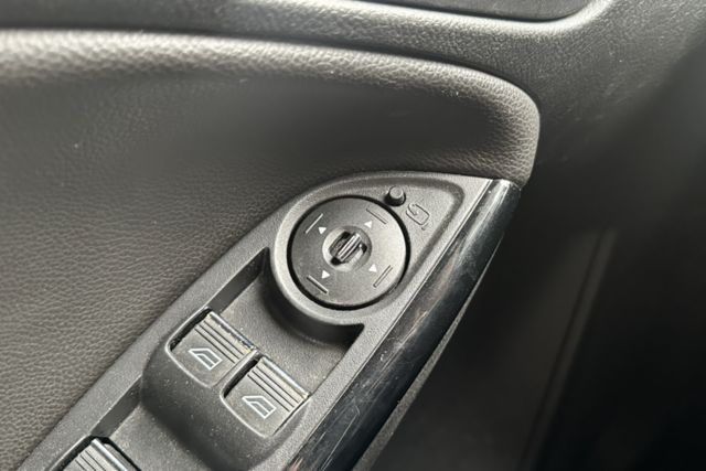 【2.0T 柴油頂級運動型】天窗 分區溫控 IKEY 中控螢幕 定速巡航  第14張相片