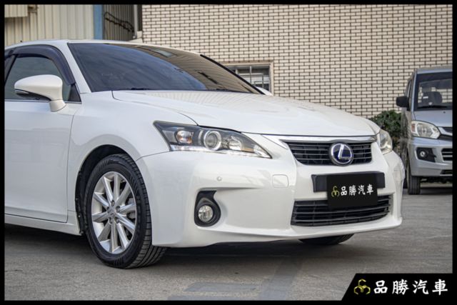 【1.8L 豪華版】分區溫控 電動椅 IKEY 中控螢幕 衛星導航 定速 前車雷達  第3張相片