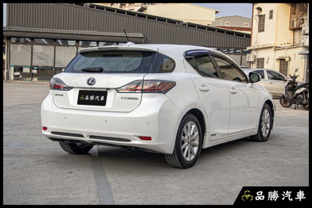 【1.8L 豪華版】分區溫控 電動椅 IKEY 中控螢幕 衛星導航 定速 前車雷達  第4張相片