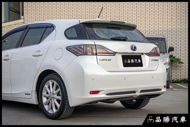 【1.8L 豪華版】分區溫控 電動椅 IKEY 中控螢幕 衛星導航 定速 前車雷達  第6張相片