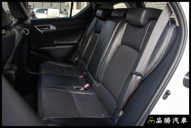 【1.8L 豪華版】分區溫控 電動椅 IKEY 中控螢幕 衛星導航 定速 前車雷達  第8張相片