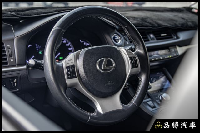 【1.8L 豪華版】分區溫控 電動椅 IKEY 中控螢幕 衛星導航 定速 前車雷達  第10張相片