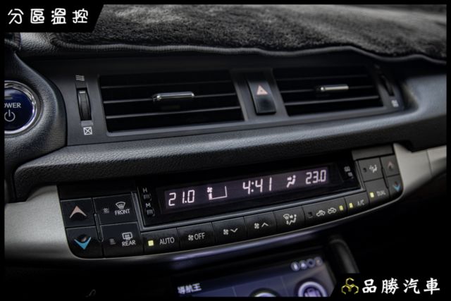 【1.8L 豪華版】分區溫控 電動椅 IKEY 中控螢幕 衛星導航 定速 前車雷達  第13張相片