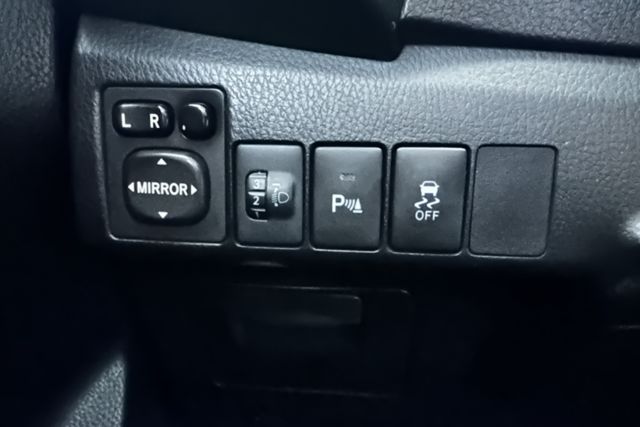 【X版尊爵】原鈑件 摸門 方向盤快控鍵 安卓機 衛星導航 IKEY 定速  第13張相片