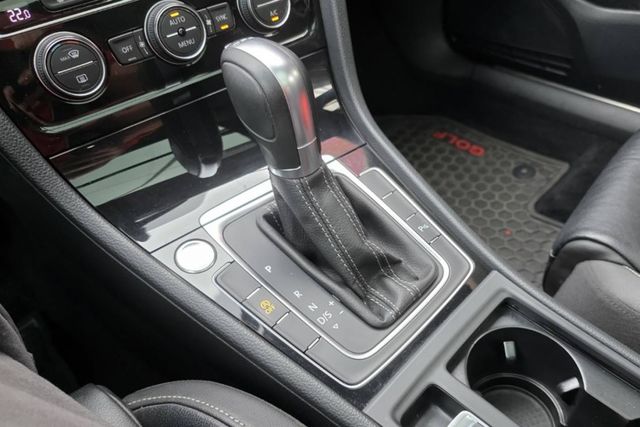 【1.4T R-Line】原鈑件 全景天窗 換檔撥片 分區溫控 中控螢幕 IKEY 定速  第9張相片