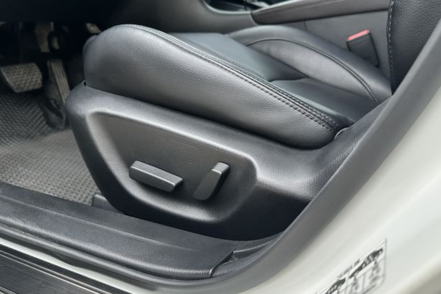 【2.0旗艦型】原鈑件 換檔撥片 分區溫控 電動椅 BOSE音響 導航 IKEY 定速  第6張相片