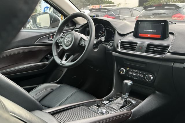 【2.0旗艦型】原鈑件 換檔撥片 分區溫控 電動椅 BOSE音響 導航 IKEY 定速  第8張相片