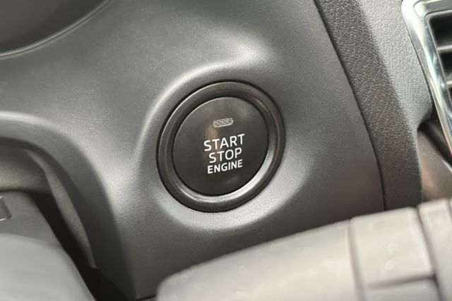 【2.0旗艦型】原鈑件 換檔撥片 分區溫控 電動椅 BOSE音響 導航 IKEY 定速  第12張相片