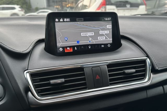 【2.0旗艦型】原鈑件 換檔撥片 分區溫控 電動椅 BOSE音響 導航 IKEY 定速  第13張相片