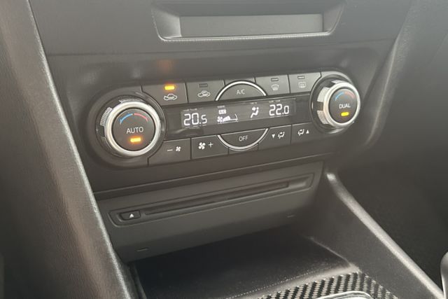 【2.0旗艦型】原鈑件 換檔撥片 分區溫控 電動椅 BOSE音響 導航 IKEY 定速  第15張相片