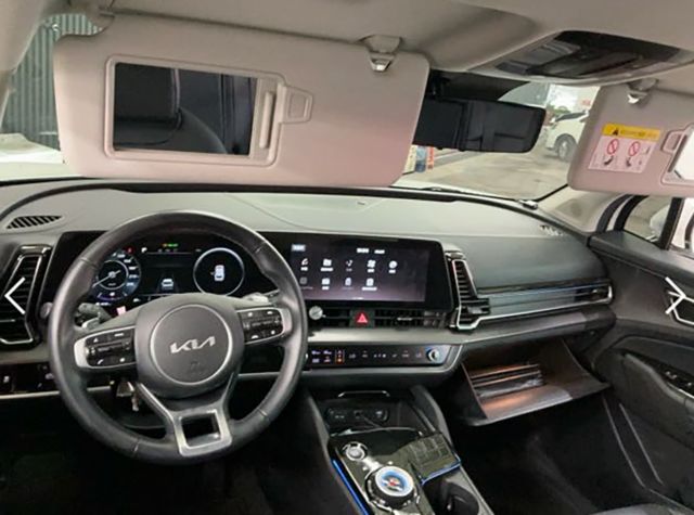 【APEX版】12.3吋全景曲面螢幕 HK音響 電子旋鈕排檔 感應式電動尾門  第4張相片