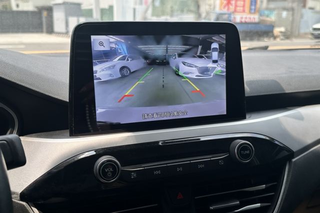【1.5T佛心版】渦輪增壓 換檔撥片 恆溫 Apple Carplay 定速 Level 2跟車  第13張相片
