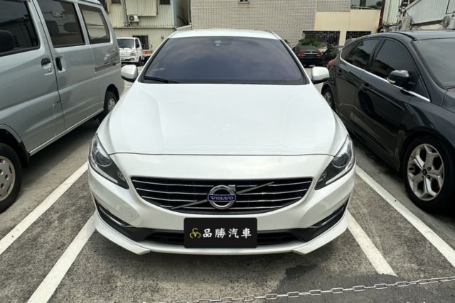 【D4豪華版】柴油 原鈑件 分區溫控 電動椅 衛星導航 定速 盲點  第2張相片