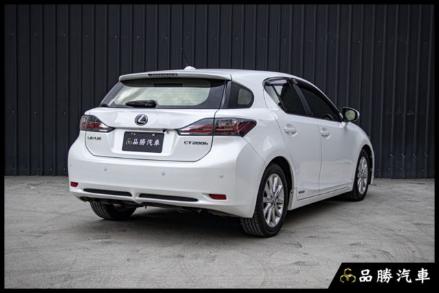 【1.8L 豪華版】分區溫控 電動椅 IKEY 中控螢幕 衛星導航 定速 前車雷達  第3張相片