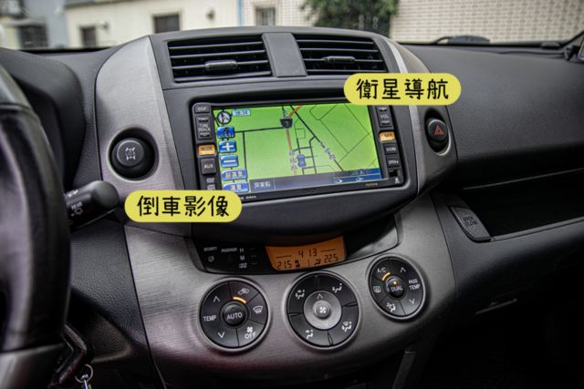 【4WD旗艦版】只跑11萬公里 天窗分區溫控 電動椅 衛星導航 定速巡航  第13張相片