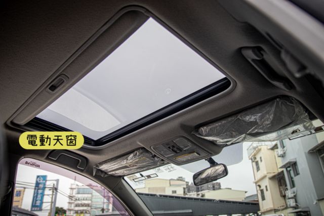 【4WD旗艦版】只跑11萬公里 天窗分區溫控 電動椅 衛星導航 定速巡航  第17張相片