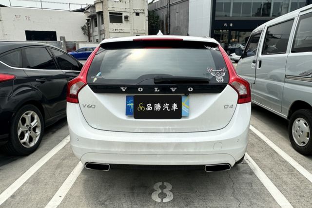 【D4豪華版】柴油 原鈑件 分區溫控 電動椅 衛星導航 定速 盲點  第4張相片