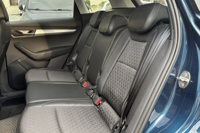 【1.5T菁英版】全原廠保養紀錄 原鈑件 IKEY 定速 ACC Carplay  第6張相片