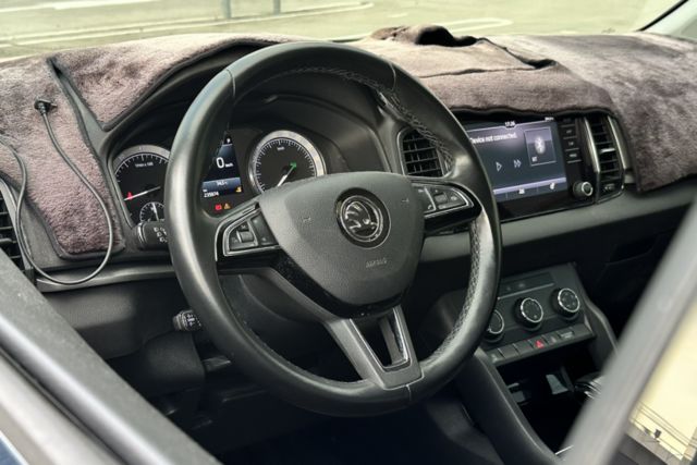 【1.5T菁英版】全原廠保養紀錄 原鈑件 IKEY 定速 ACC Carplay  第7張相片