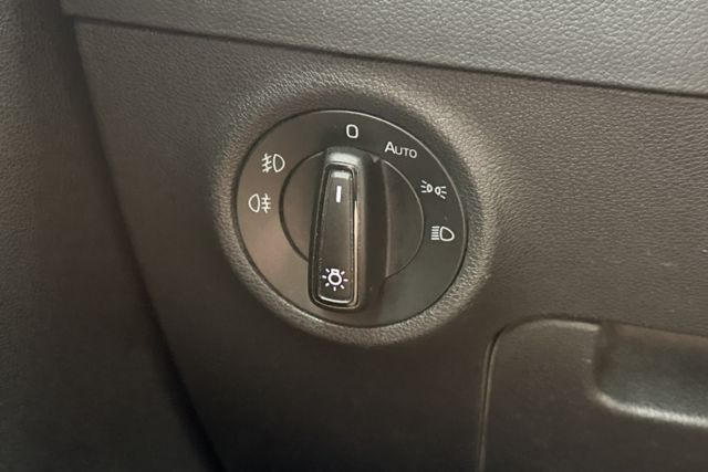 【1.5T菁英版】全原廠保養紀錄 原鈑件 IKEY 定速 ACC Carplay  第14張相片